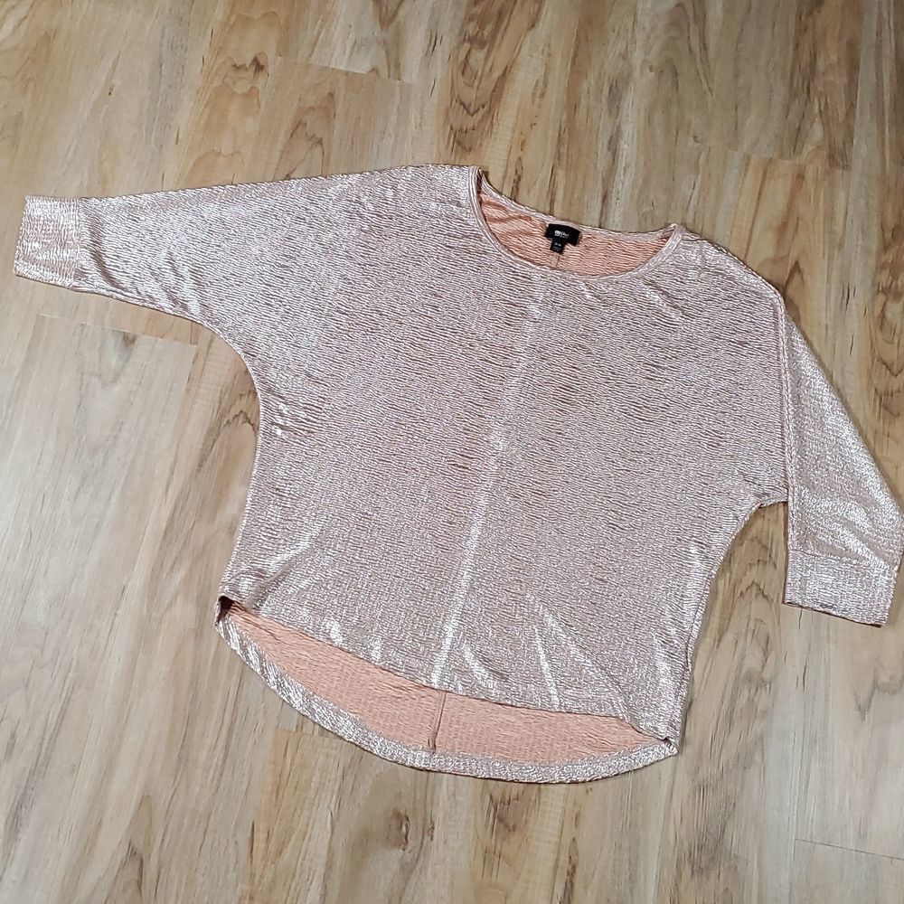 💜Mossimo Rose Gold Shimmery Batwing Top Medium